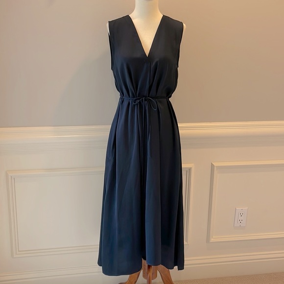 Vince Dresses & Skirts - NWT Vince V Neck Tie Waist Midi Dress